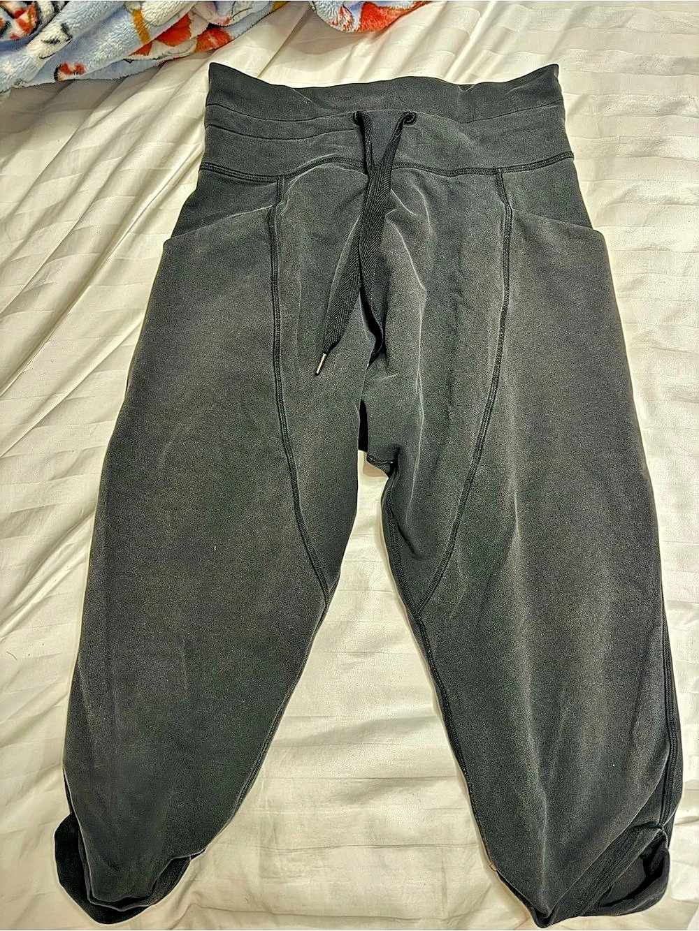 Lululemon On the Fly Crop *23" Gray Jogger Pants Size 6